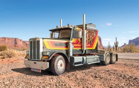 Italeri 1/24 Freightliner Aerodyne