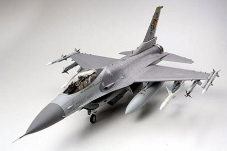 Tamiya 1/32 Locked Martin F-16CJ Fighting Falcon Block 50
