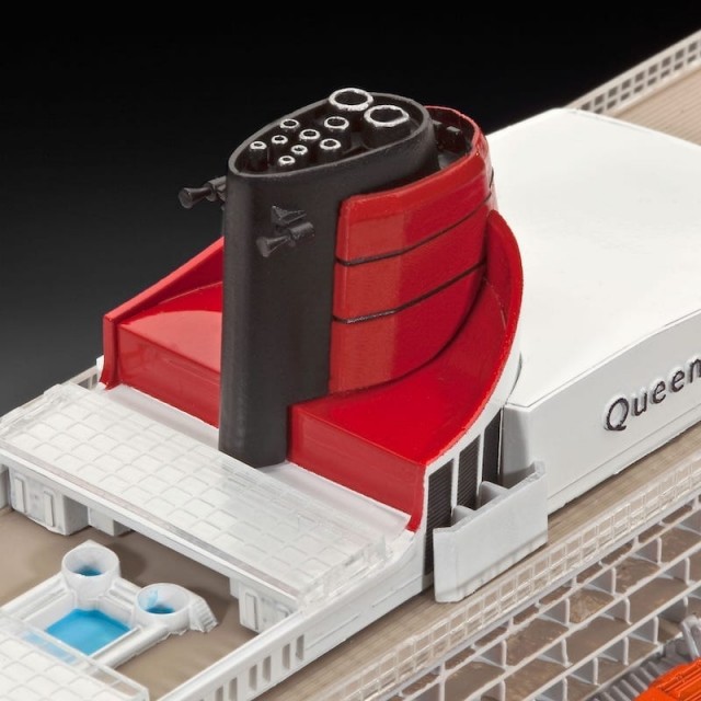 Revell 1/700 Queen Mary 2 Ocean Liner