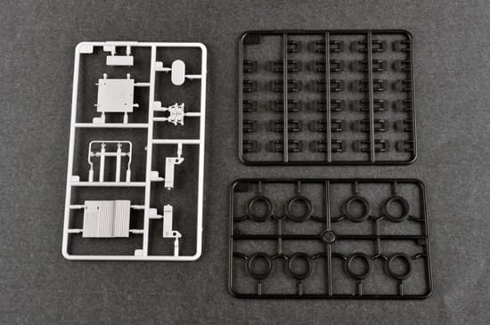 Trumpeter 1/35 M270/A1 Multiple Launch Rocket System - Finland/Netherlands