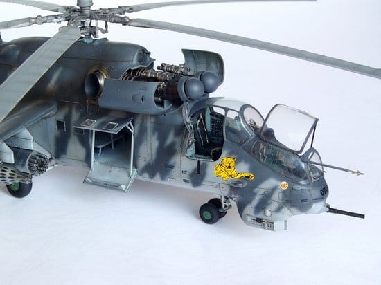 Trumpeter 1/35 Mil Mi-24V Hind-E Helicopter