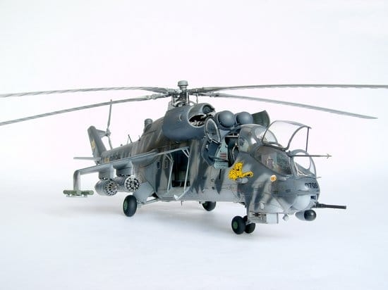 Trumpeter 1/35 Mil Mi-24V Hind-E Helicopter