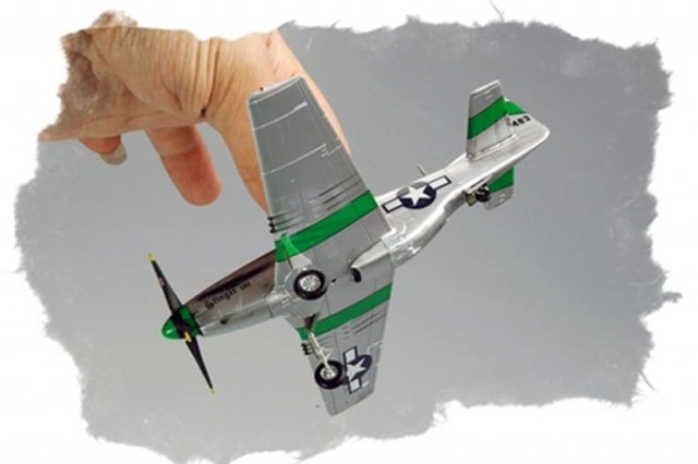 HobbyBoss 1/72 P-51D Mustang IV