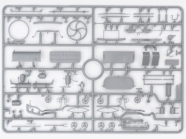 ICM 1/24 Benz Patent-Motorwagen 1886 with Mrs. Benz and Sons