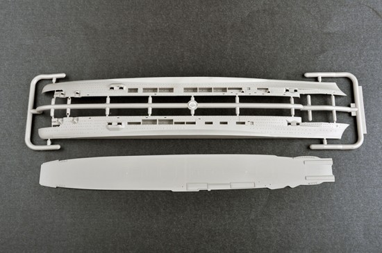 Trumpeter 1/700 German Navy Aircraft Carrier DKM Graf Zeppelin