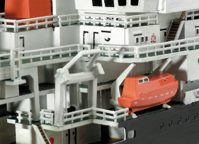 Revell 1/300 German Research Vessel Meteor