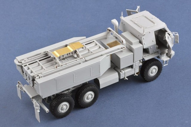 Trumpeter 1/35 M142 High Mobility Artillery Rocket System (HIMARS)