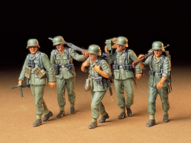 Tamiya 1/35 German Machine Gun Crew on Maneuver