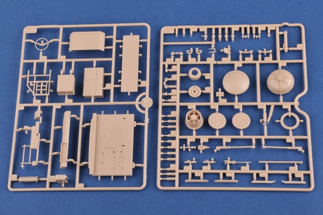 HobbyBoss 1/35 Russian BAZ-64022 with 5P85TE2 TEL S-400