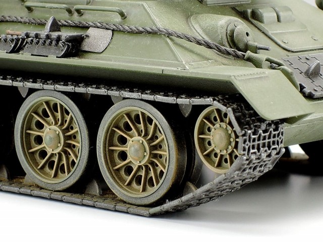 Tamiya 1/48 Russian Medium Tank T-34/85