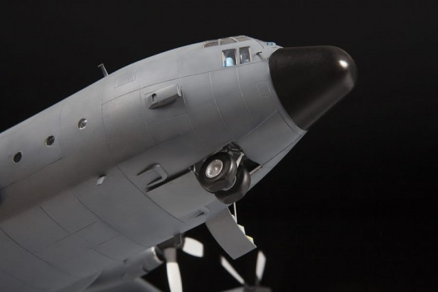 Zvezda 1/72 American Heavy Transport Plane C-130H Hercules
