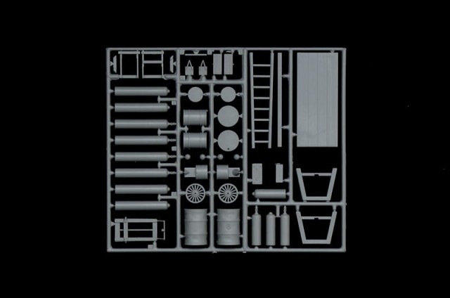 Italeri 1/35 Field tool shop