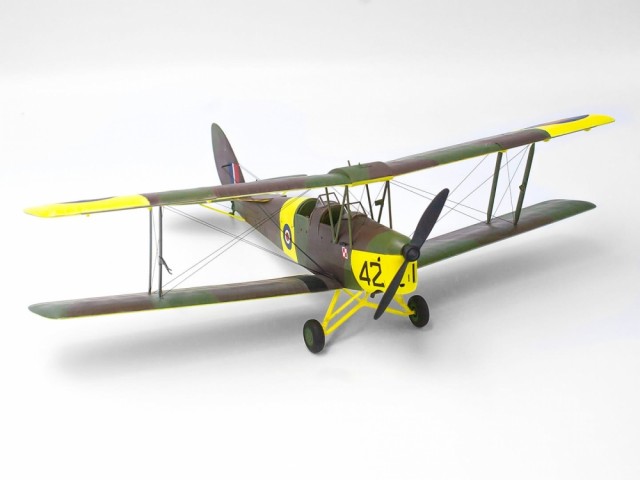 ICM 1/32 DH. 82A Tiger Moth with WWII RAF cadets