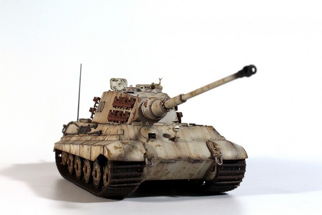ICM 1/35 Pz.Kpfw.VI Ausf.B Konigstiger with Henschel Turret (Late Production)