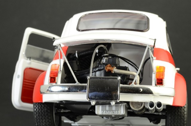 Italeri 1/12 Fiat Abarth 695SS/Assetto Corsa
