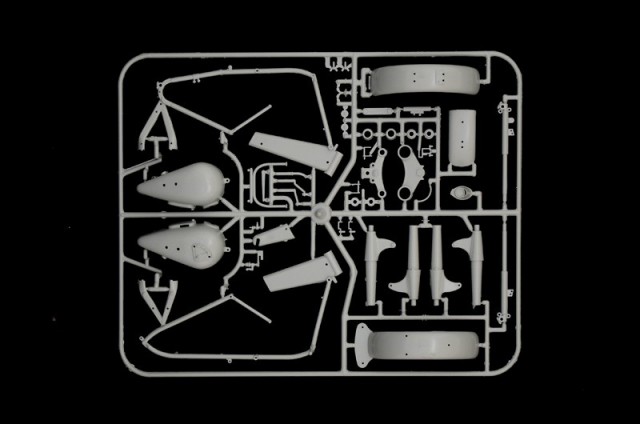 Italeri 1/9 BMW R75 German Military Motorcycle with Sidecar
