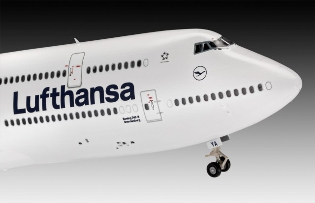 Revell 1/144 Boeing 747-8 Lufthansa New Livery