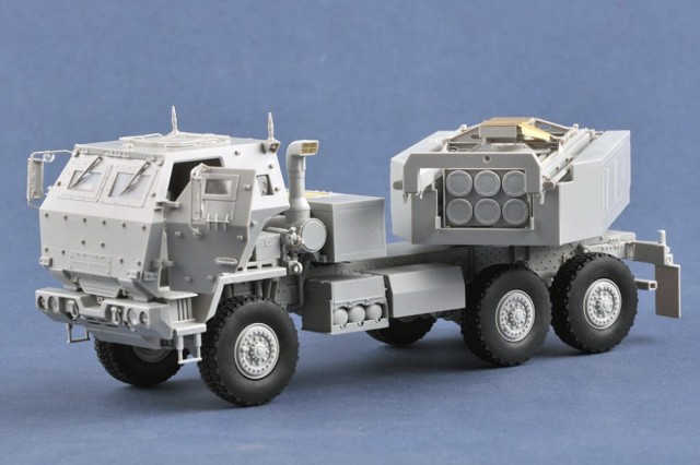 Trumpeter 1/35 M142 High Mobility Artillery Rocket System (HIMARS)