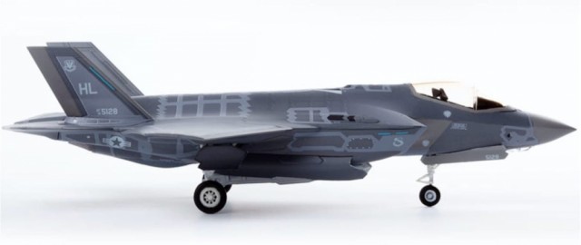 Academy 1/72 F-35A "7 Nations Airforce" (Norske dekaler)