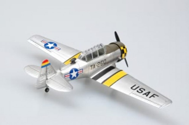 HobbyBoss 1/72 T-6G Texan
