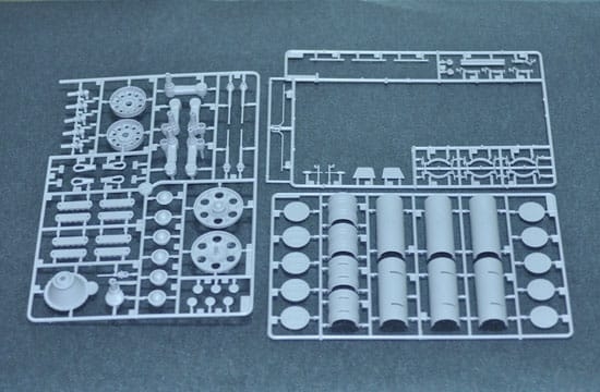 Trumpeter 1/16 Soviet SU-100 Tank Destroyer