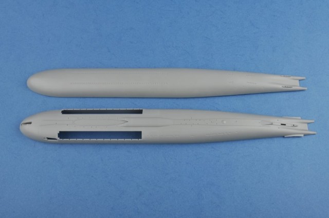 HobbyBoss 1/350 Russian Navy SSGN Oscar II Class Kursk Cruise Missile Submarine