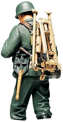 Tamiya 1/16 WWII German Machine Gun Ammo-Belt Loader (Carrying Tripod)