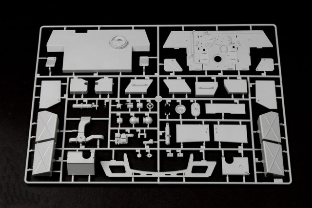 Trumpeter 1/16 German Kingtiger 2 in 1 (Henschel Turret and Porsche Turret)