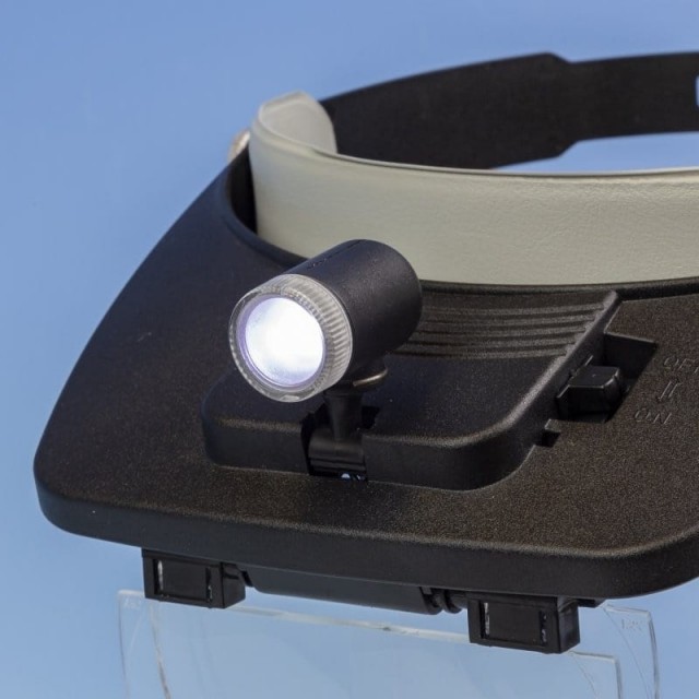 Pannebånd med forstørrelsesglass og LED-lys (4 Linser)