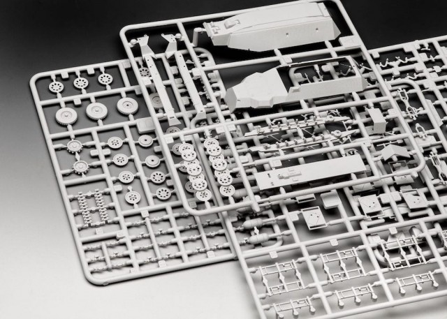 Revell 1/72 Sd.Kfz. 251/1 Ausf.C plus Wurfr. 40