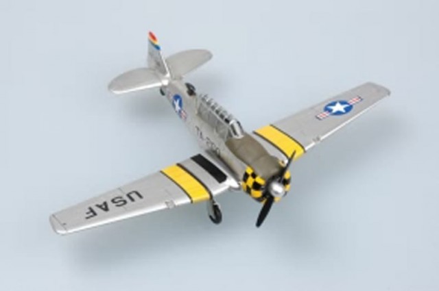 HobbyBoss 1/72 T-6G Texan