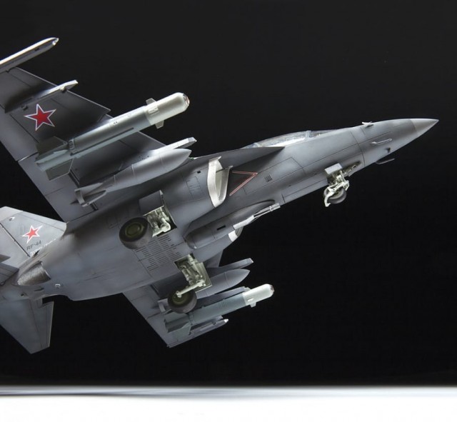 Zvezda 1/48 Russian Light Bomber Yak-130 Mitten