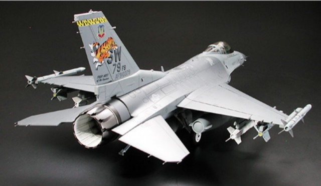 Tamiya 1/32 Locked Martin F-16CJ Fighting Falcon Block 50 60315