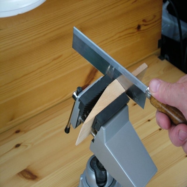 Skrustikktvinge med sugekopp