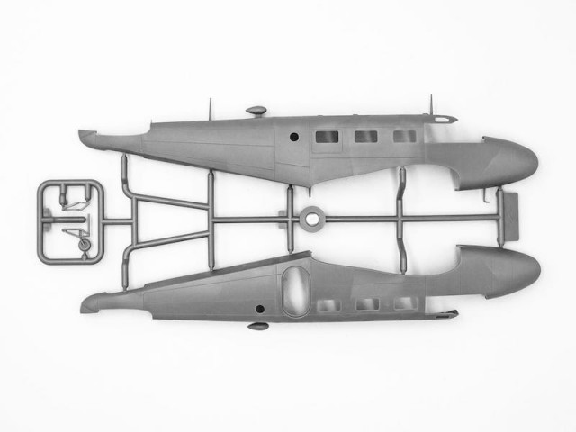 ICM 1/48 C18S American Passenger Aircraft