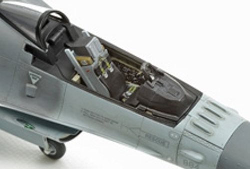 Tamiya 1/72 F-16CJ FIGHTING FALCON