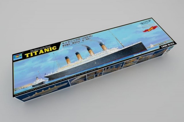 Trumpeter 1/200 Titanic m/LED-lys