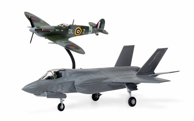 Airfix Gavesett 1/72 Supermarine Spitfire and F-35B Lightning II