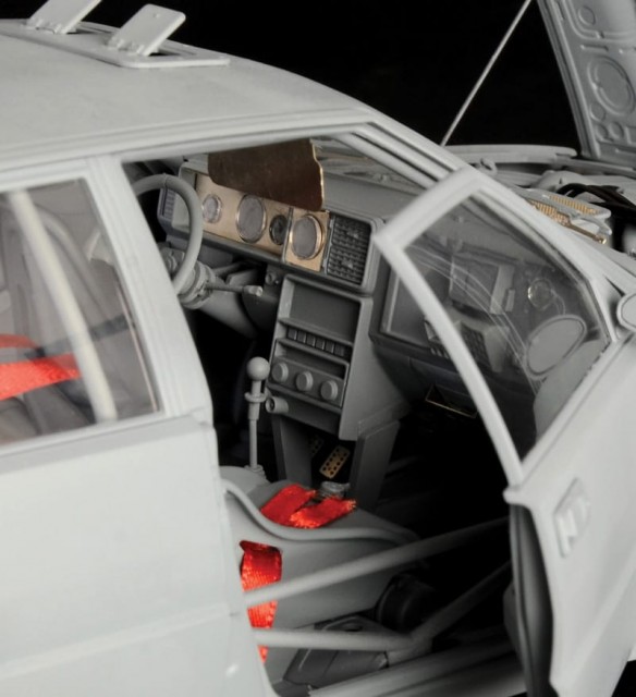 Italeri 1/12 Lancia Delta HF Integrale 16v