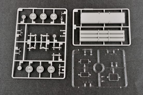 Trumpeter 1/35 M270/A1 Multiple Launch Rocket System - Finland/Netherlands