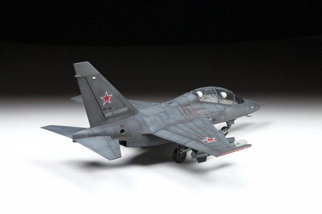 Zvezda 1/48 Russian Light Bomber Yak-130 Mitten