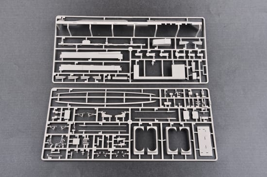 Trumpeter 1/350 USS Kitty Hawk CV-63