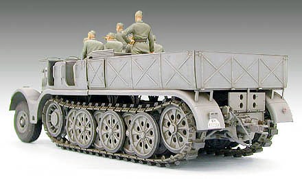 Tamiya 1/35 German 18Ton Heavy Half-Track Famo