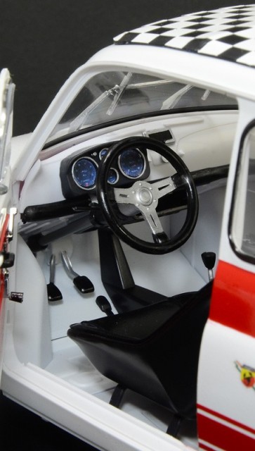 Italeri 1/12 Fiat Abarth 695SS/Assetto Corsa