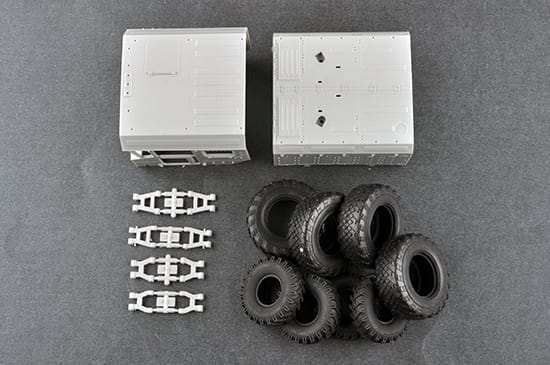 Trumpeter 1/35 Russian KZKT-7428 Transporter with KZKT-9101 Semi-Trailer