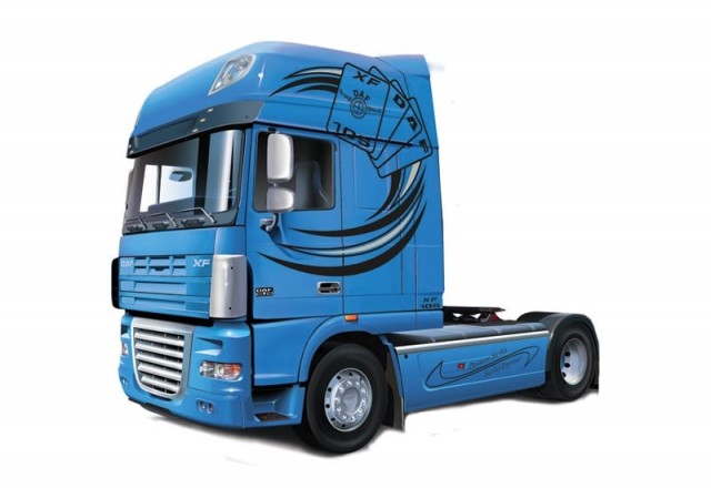 Italeri 1/24 DAF XF105 Space America