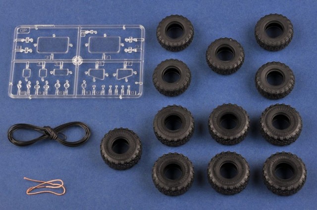 HobbyBoss 1/35 Russian BAZ-64022 with 5P85TE2 TEL S-400