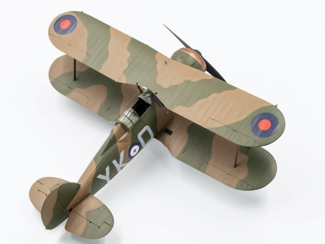 ICM 1/32 Gloster Gladiator Mk.I with British Pilots in Tropical Uniform