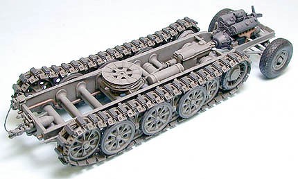 Tamiya 1/35 German 18Ton Heavy Half-Track Famo