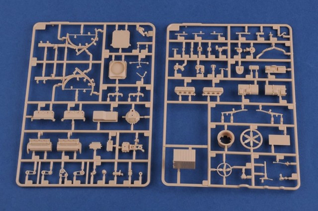 HobbyBoss 1/35 Russian KrAZ-260B Tractor with 5P85TE TEL S-300PMU